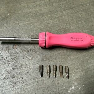 Snap-on Pink Ratchet Screwdriver with Interchangeable Bits